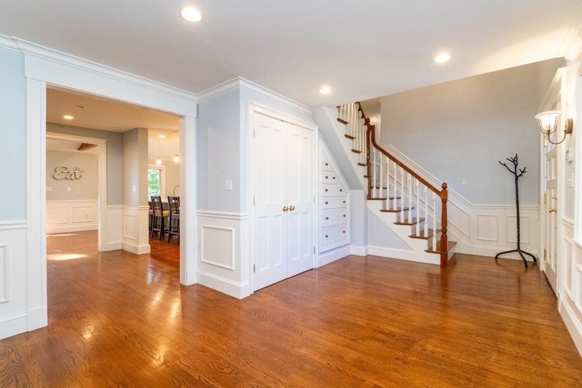 30 Sarah St, Burlington, MA Photo #6