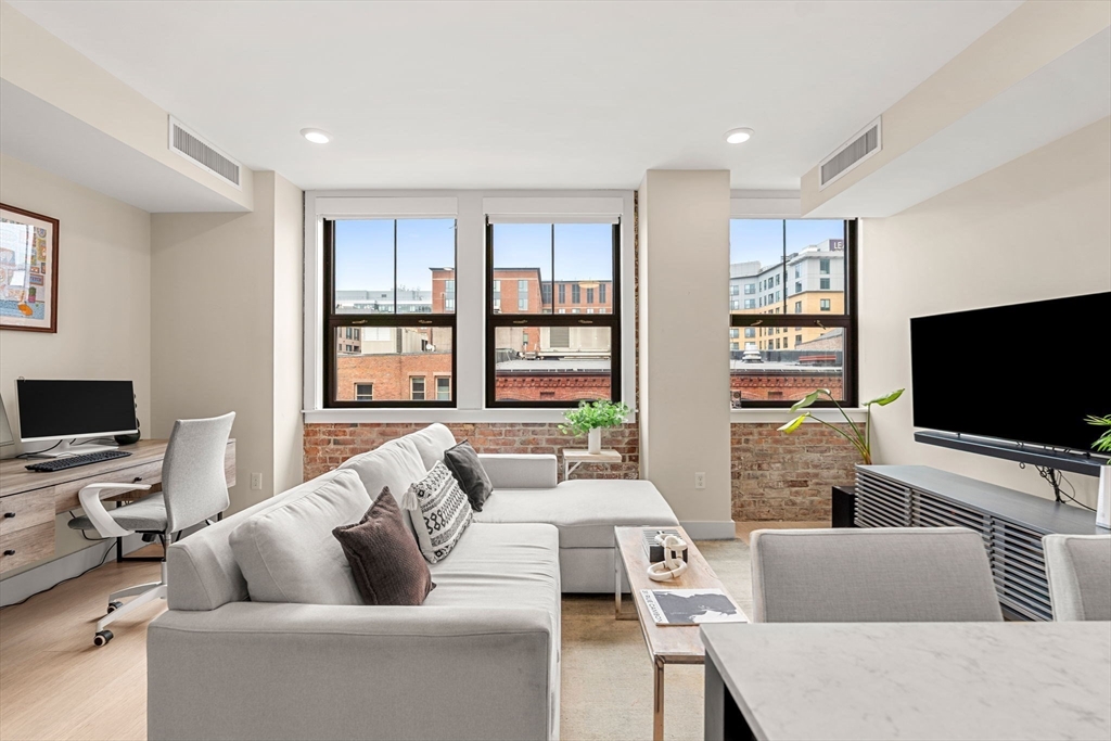 121 Portland St 609
