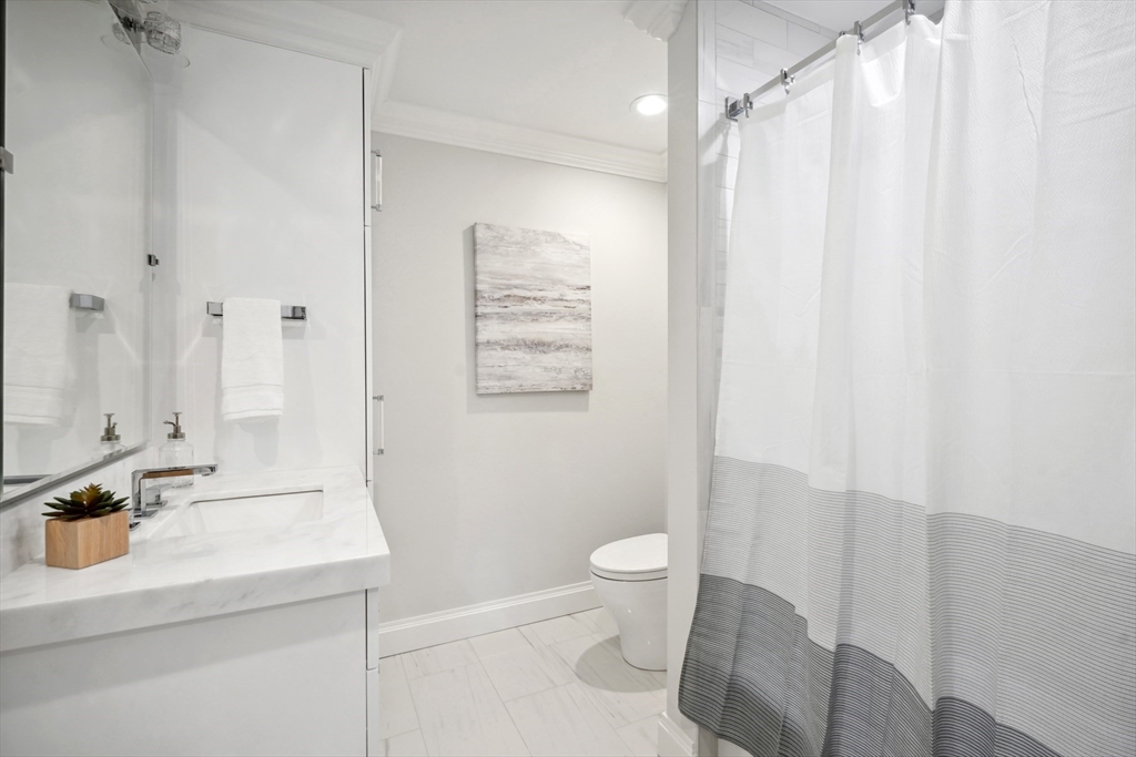 Boston, Massachusetts 02116, United States, 3 Bedrooms Bedrooms, ,3 BathroomsBathrooms,Residential,Active,85766