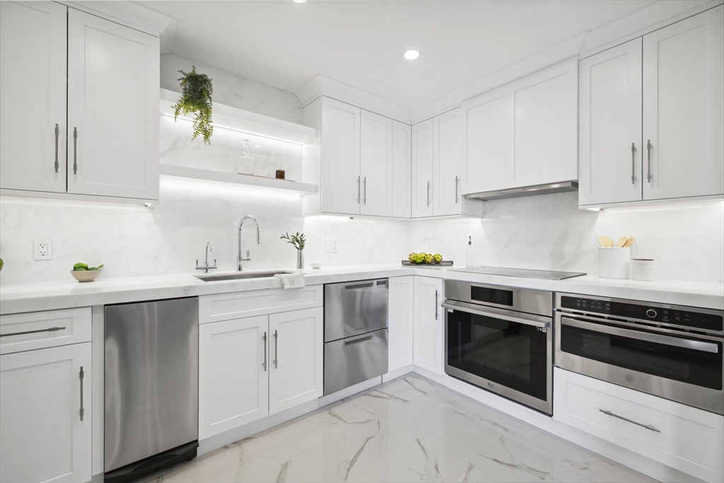 Boston, Massachusetts 02116, United States, 3 Bedrooms Bedrooms, ,3 BathroomsBathrooms,Residential,Active,85766