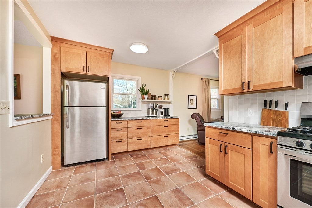 26 Oliver St, Easthampton, MA, 26 Oliver St, Easthampton, MA Photo #8