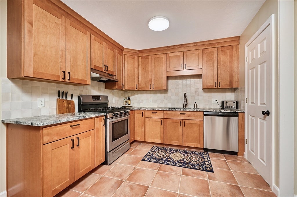 26 Oliver St, Easthampton, MA, 26 Oliver St, Easthampton, MA Photo #9