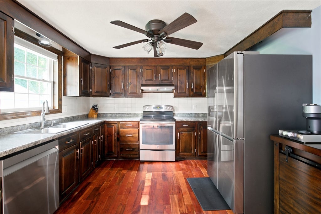 19 Sawdy Pond Avenue, Tiverton, RI, 19 Sawdy Pond Avenue, Tiverton, RI Photo #10