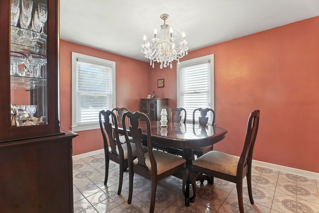 Springfield, Massachusetts 01118, United States, 3 Bedrooms Bedrooms, ,2 BathroomsBathrooms,Residential,Active,190990