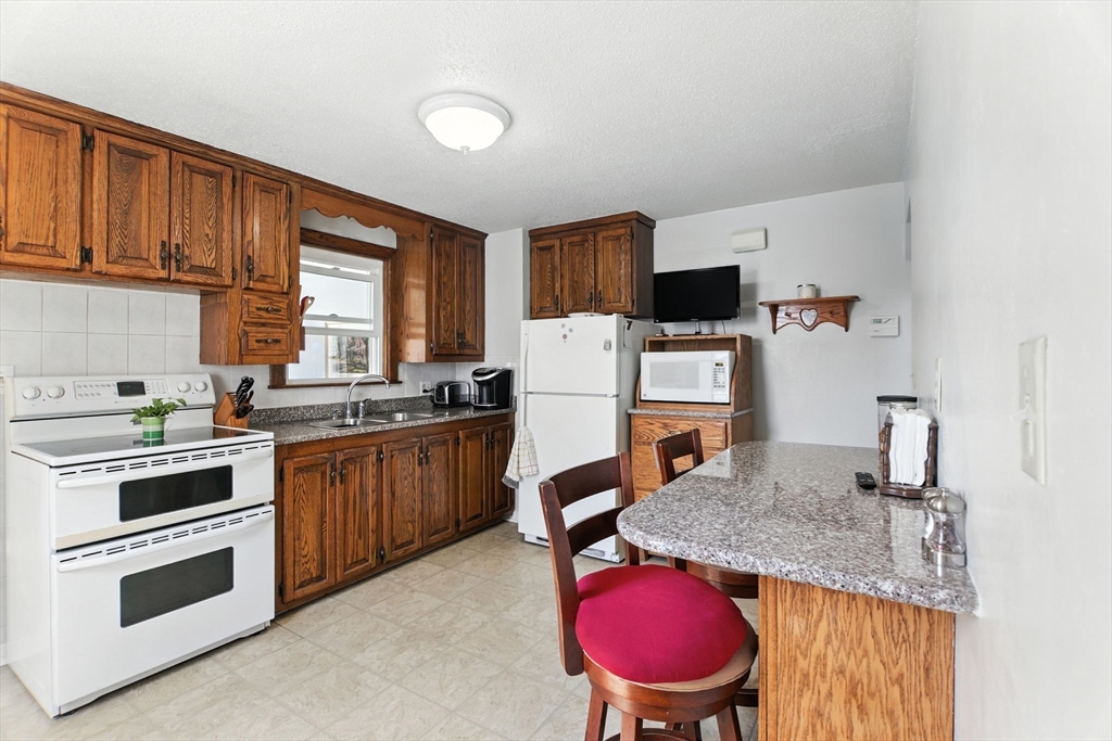 Springfield, Massachusetts 01118, United States, 3 Bedrooms Bedrooms, ,2 BathroomsBathrooms,Residential,Active,190990