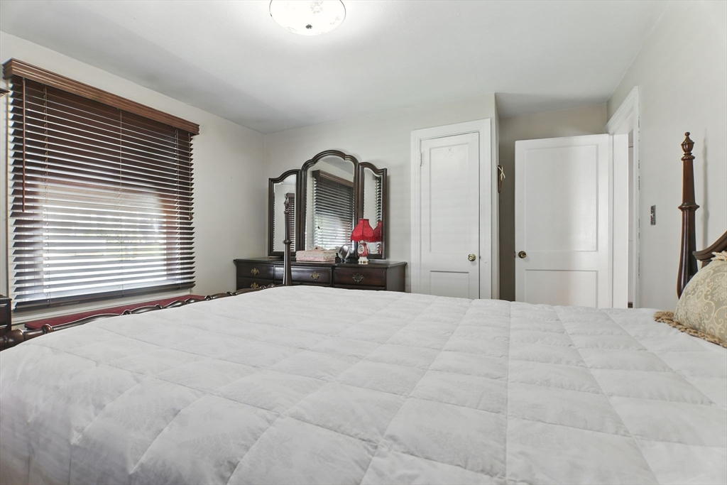 Springfield, Massachusetts 01118, United States, 3 Bedrooms Bedrooms, ,2 BathroomsBathrooms,Residential,Active,190990