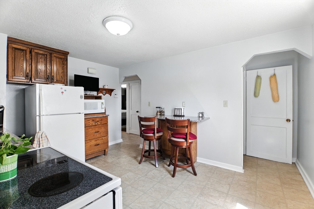 Springfield, Massachusetts 01118, United States, 3 Bedrooms Bedrooms, ,2 BathroomsBathrooms,Residential,Active,190990