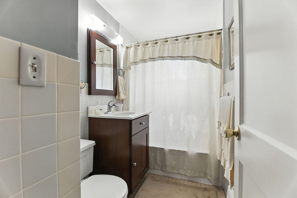 Springfield, Massachusetts 01118, United States, 3 Bedrooms Bedrooms, ,2 BathroomsBathrooms,Residential,Active,190990