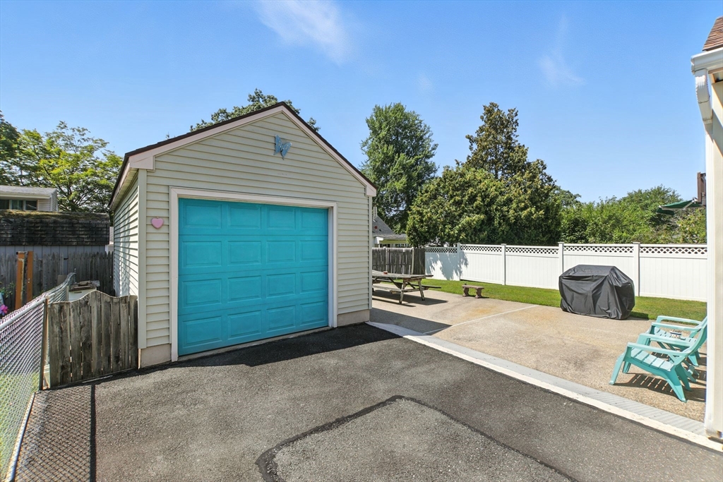 Springfield, Massachusetts 01118, United States, 3 Bedrooms Bedrooms, ,2 BathroomsBathrooms,Residential,Active,190990