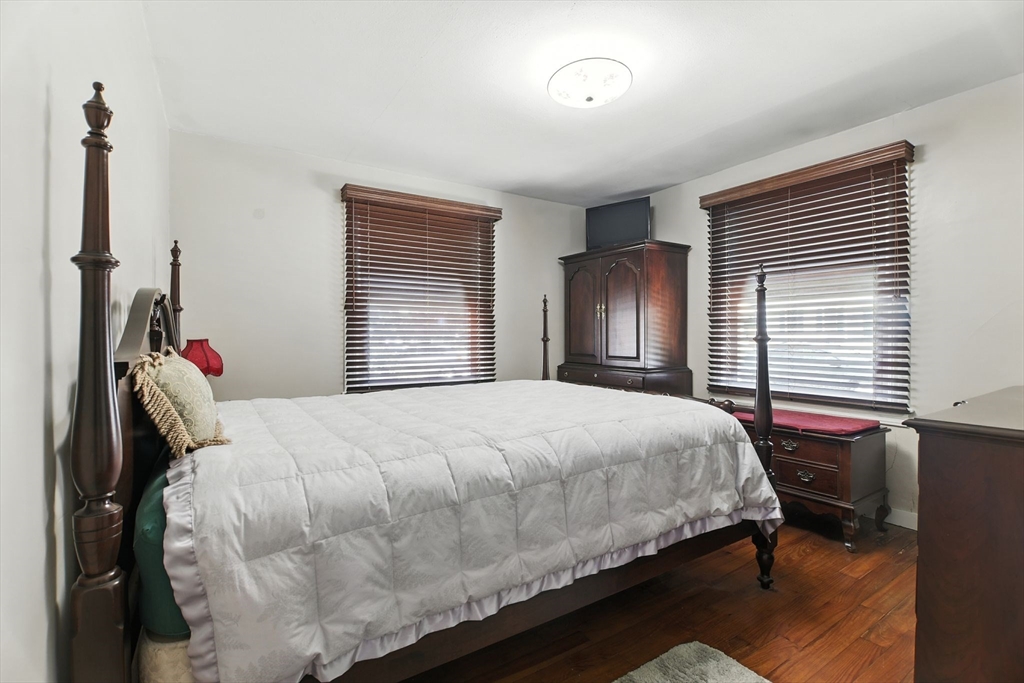 Springfield, Massachusetts 01118, United States, 3 Bedrooms Bedrooms, ,2 BathroomsBathrooms,Residential,Active,190990