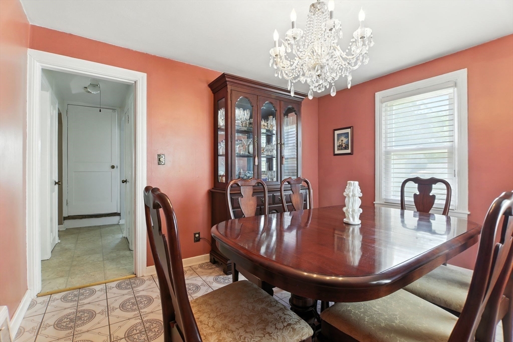 Springfield, Massachusetts 01118, United States, 3 Bedrooms Bedrooms, ,2 BathroomsBathrooms,Residential,Active,190990