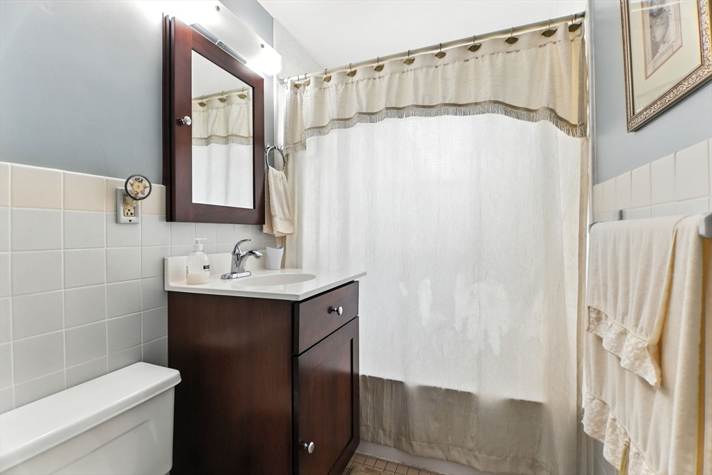 Springfield, Massachusetts 01118, United States, 3 Bedrooms Bedrooms, ,2 BathroomsBathrooms,Residential,Active,190990