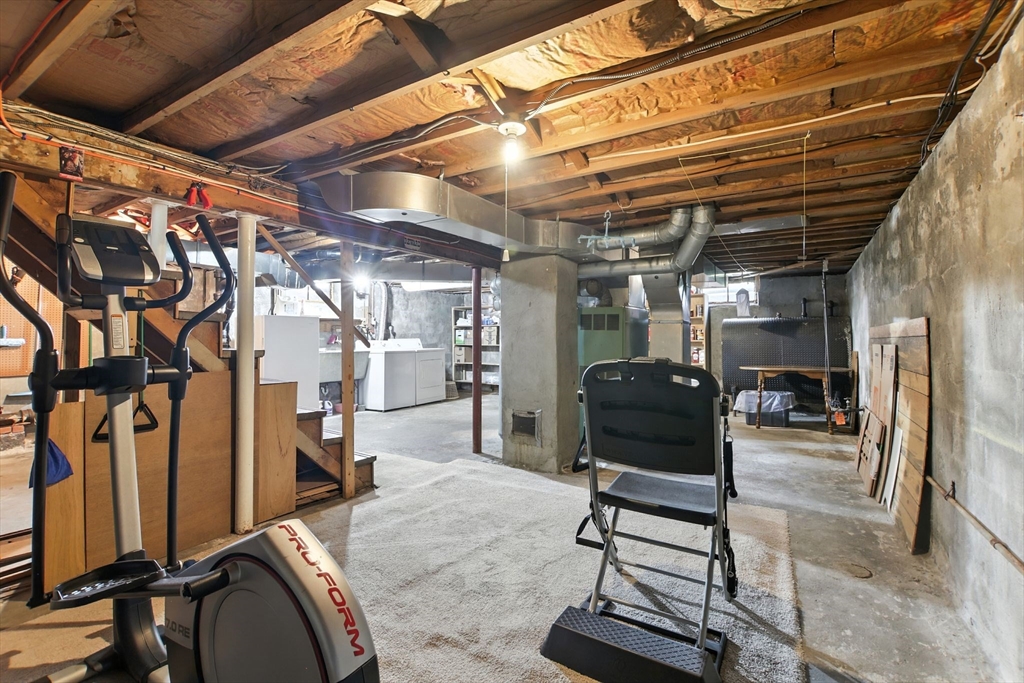 Springfield, Massachusetts 01118, United States, 3 Bedrooms Bedrooms, ,2 BathroomsBathrooms,Residential,Active,190990