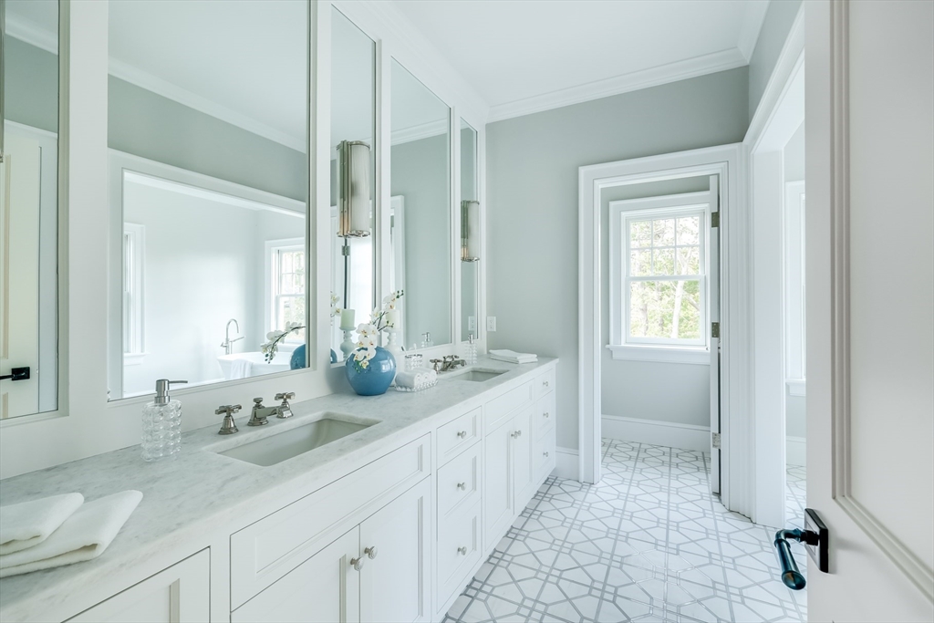 Orleans, Massachusetts 02653, United States, 5 Bedrooms Bedrooms, ,8 BathroomsBathrooms,Residential,Active,43345