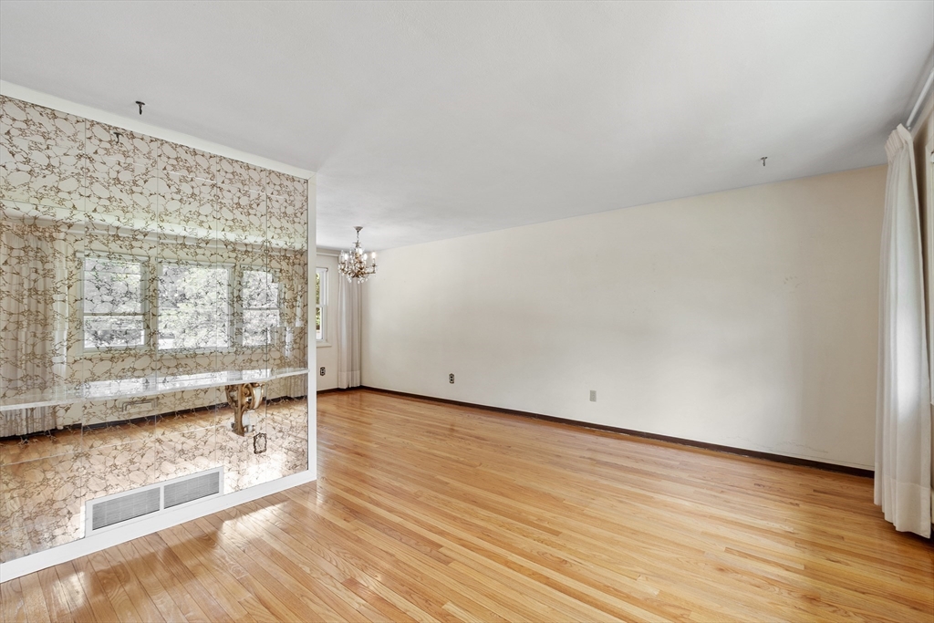 6 Wayne Rd