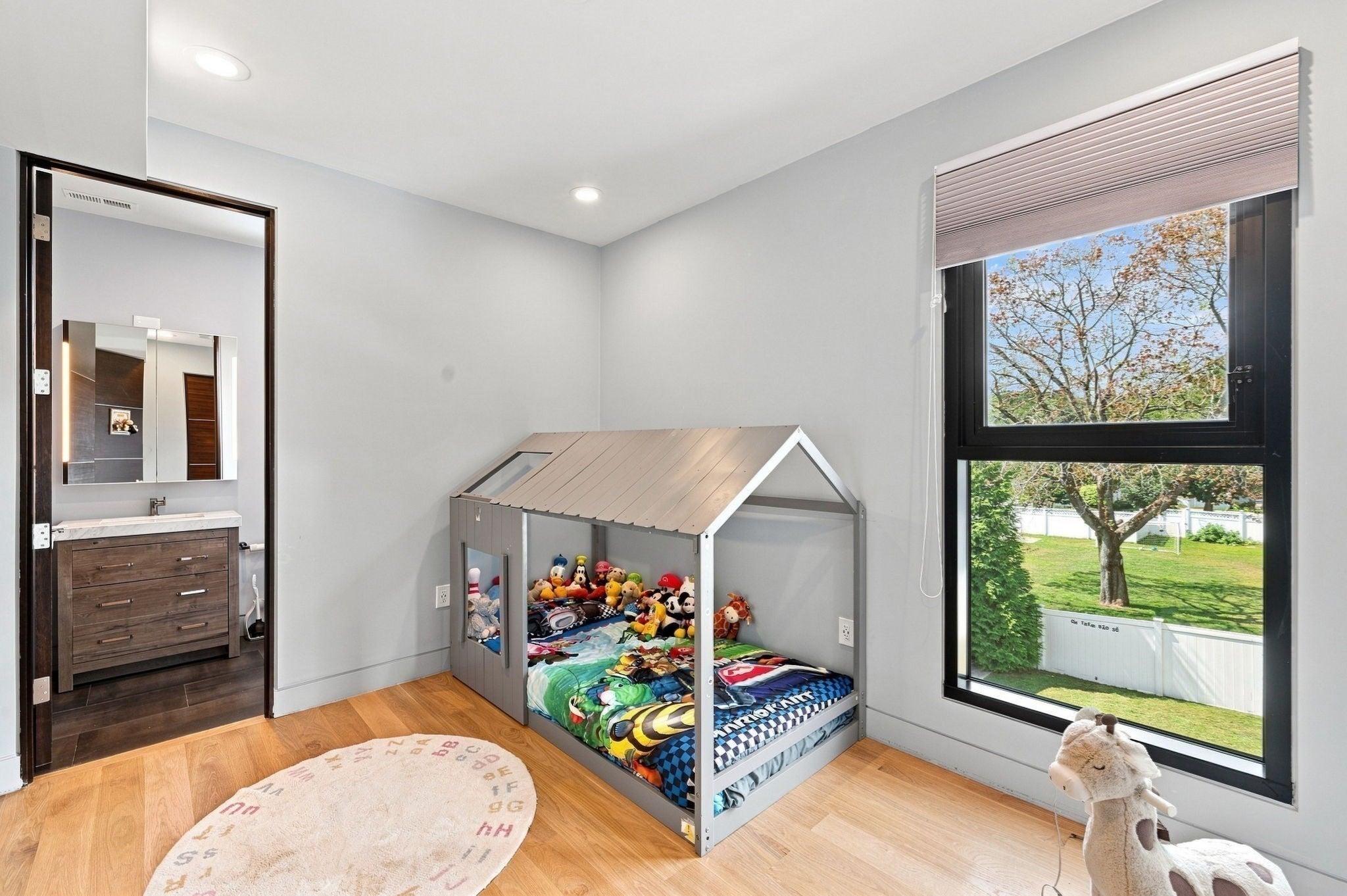 61 Walnut St, Saugus, MA, 61 Walnut St, Saugus, MA Photo #20