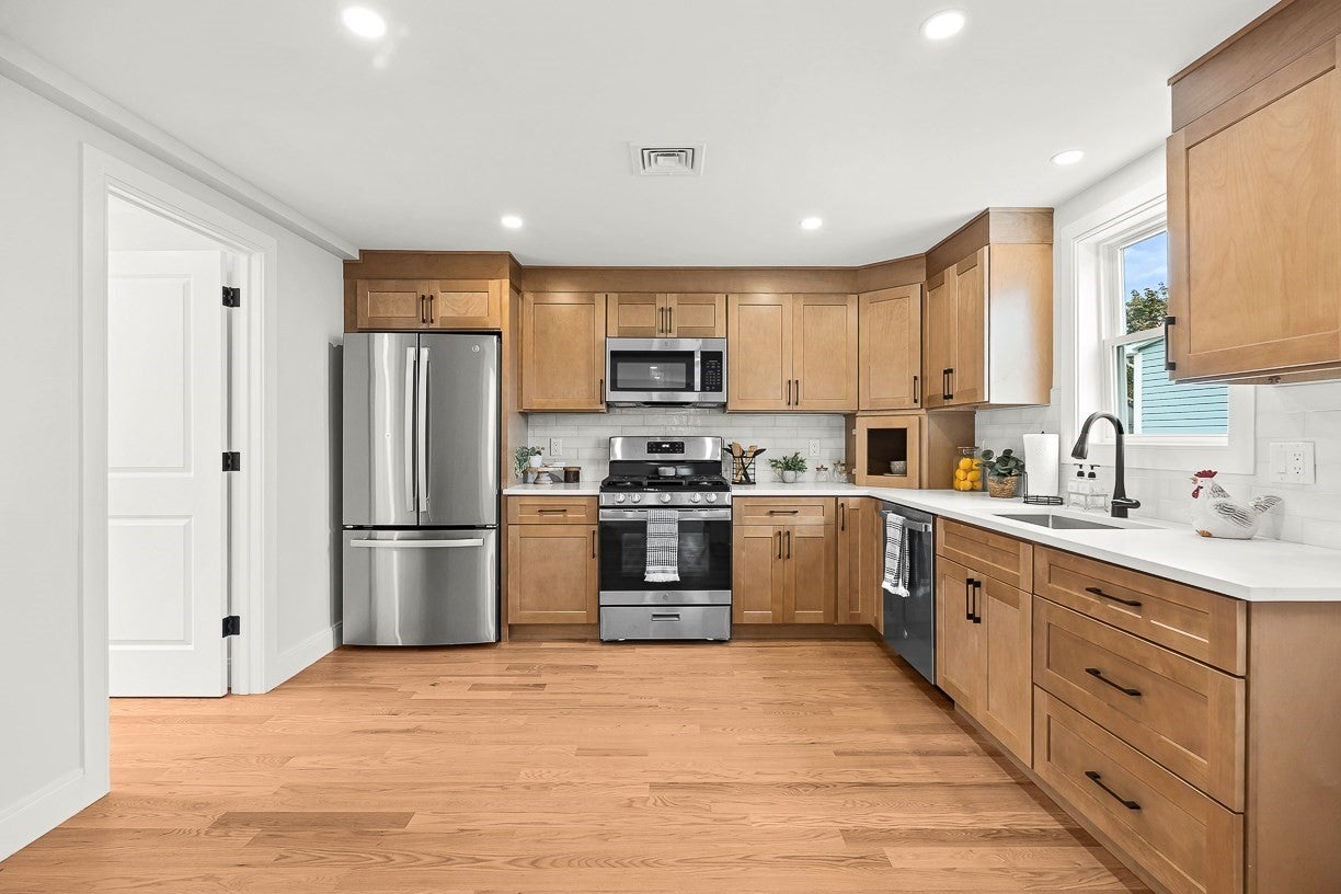 11 Hovey St, Woburn MA 01801