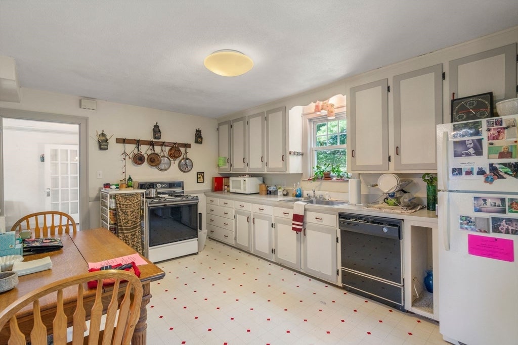 29 Laurel St, Arlington, MA Photo #6