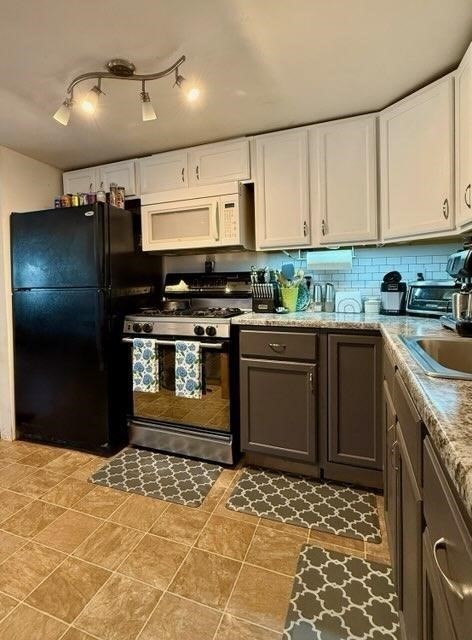 466 Newbury 27