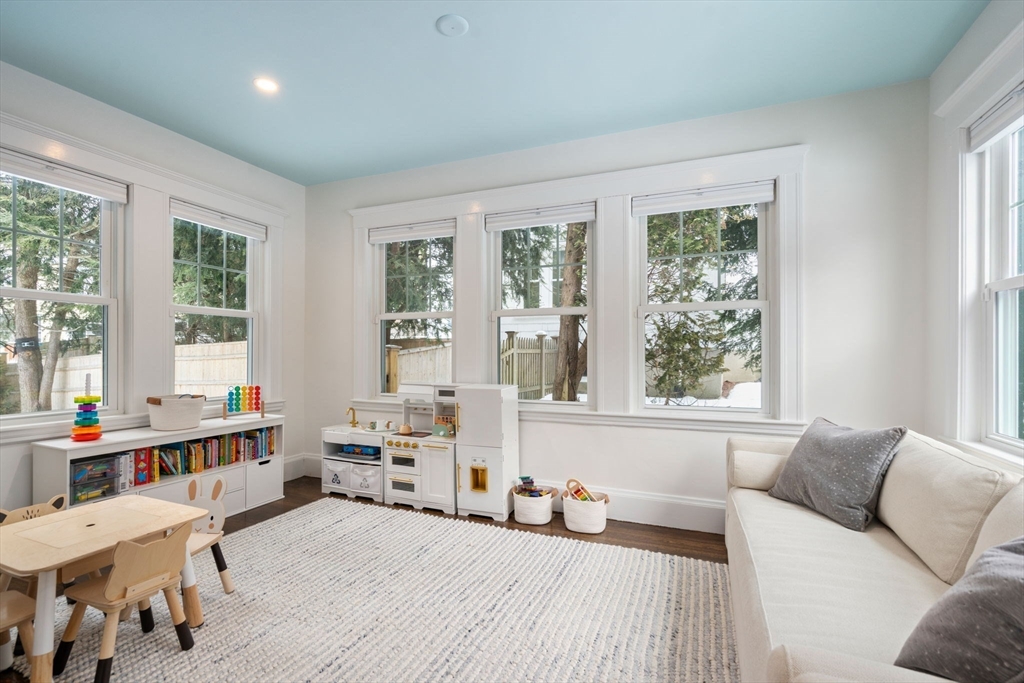 112 Wellesley Ave