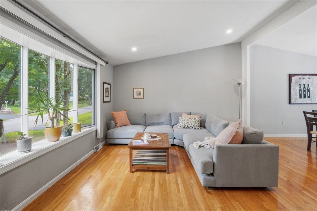 36 Valentine Rd, Northborough, MA, 36 Valentine Rd, Northborough, MA Photo #4