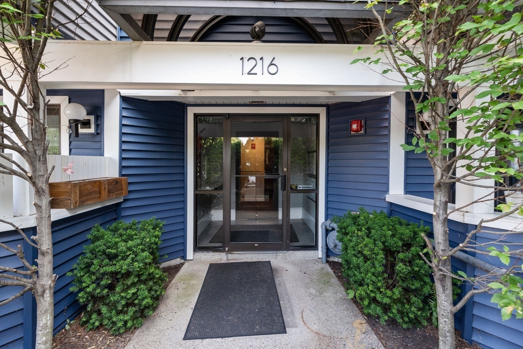 1216 Vfw Pkwy 40
