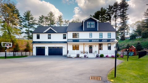 Photo of 4 Lincoln Ct, Medfield, MA 02052 (MLS # 73534882)