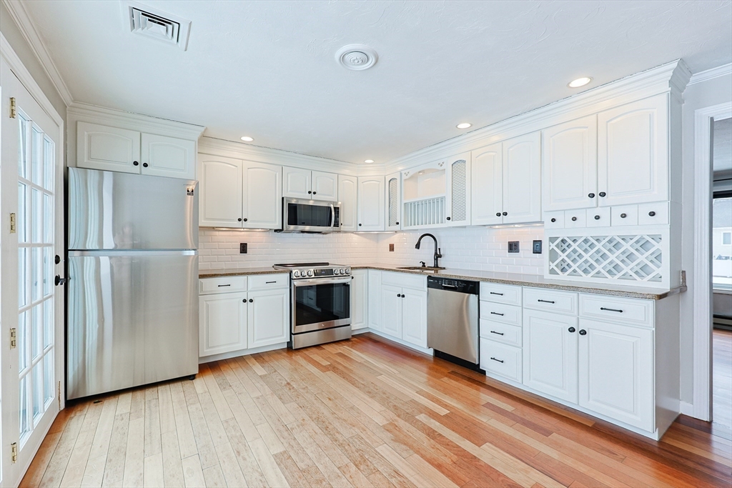 835 Mount Hope St 40