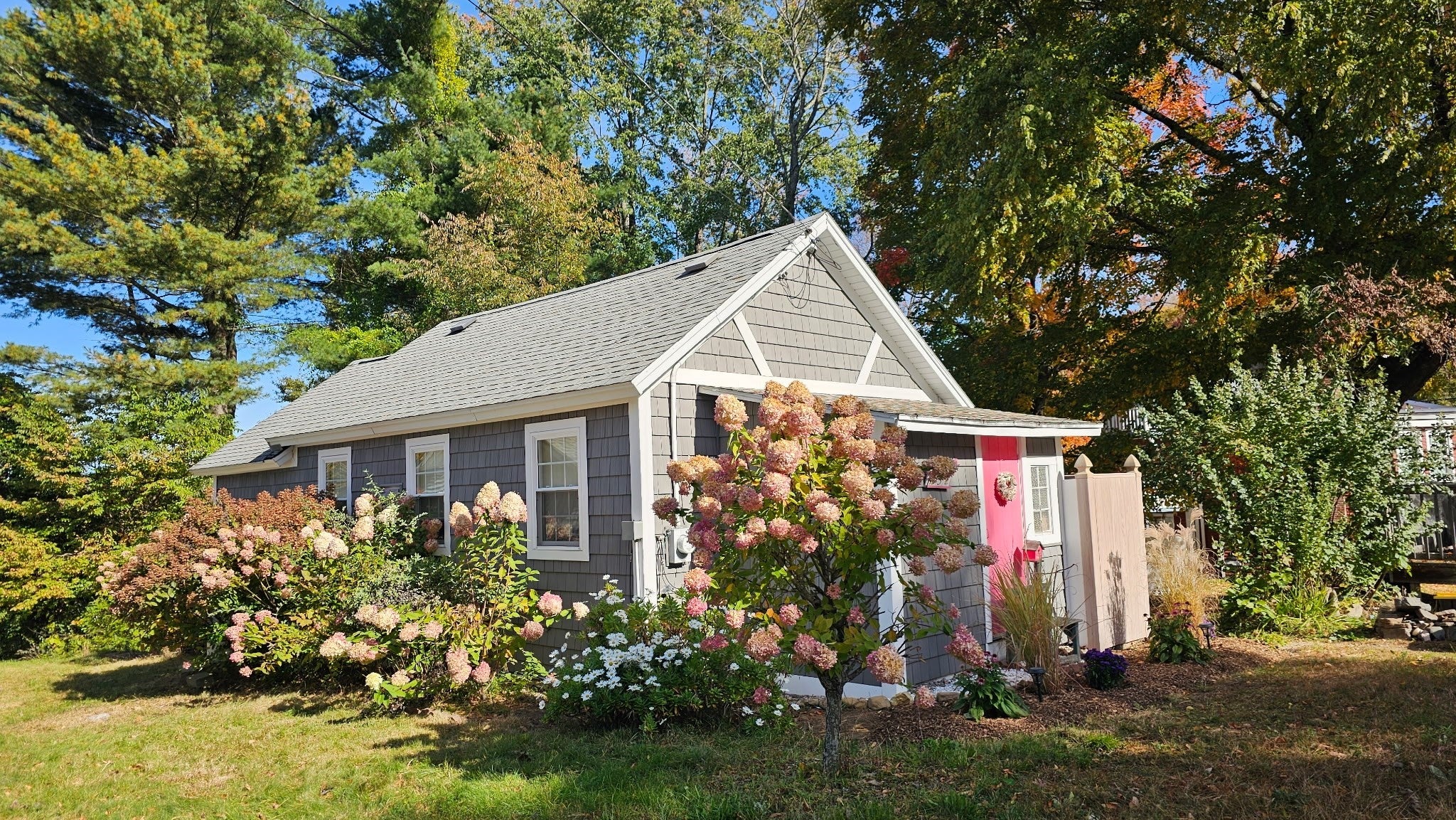Photo of 5 Lakeshore Dr, Wales, MA