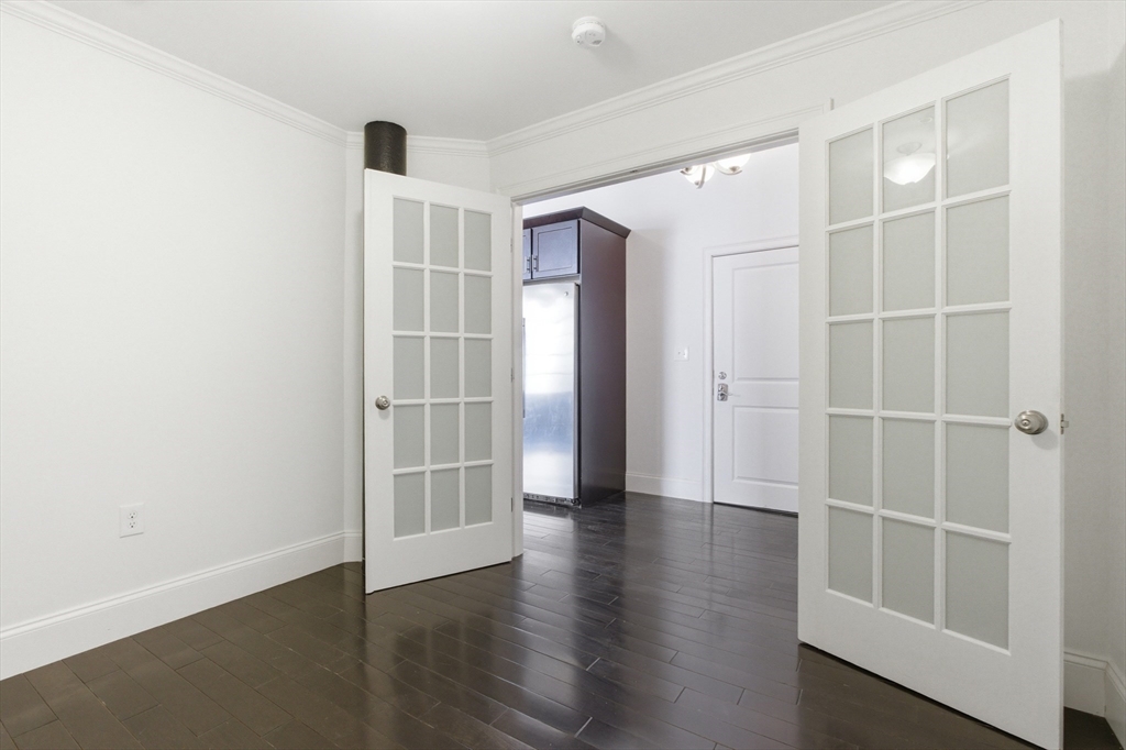 491 Dutton Street 305