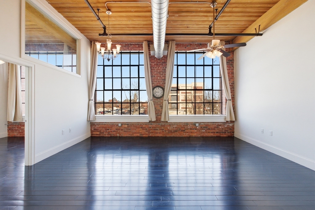 491 Dutton Street 305