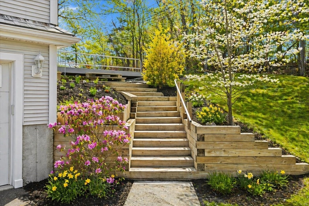 10 Manomet Beach Blvd