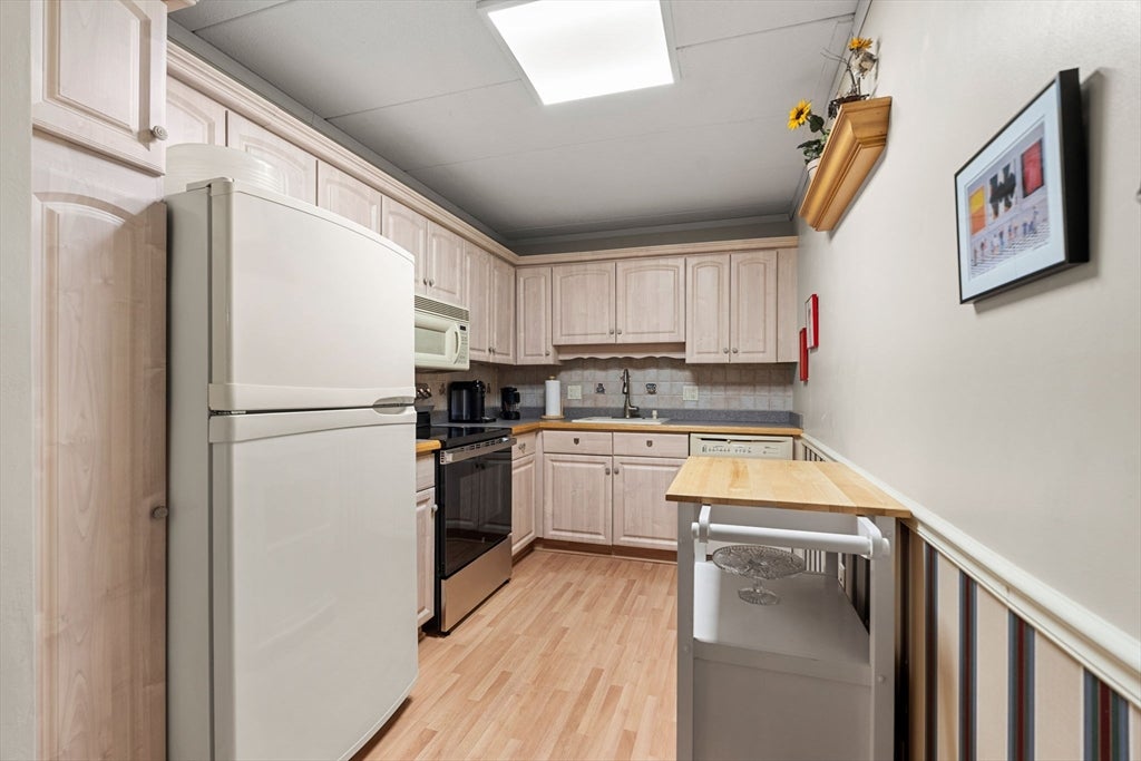 137 Franklin ST #203, Stoneham, MA, 137 Franklin ST #203, Stoneham, MA Photo #5