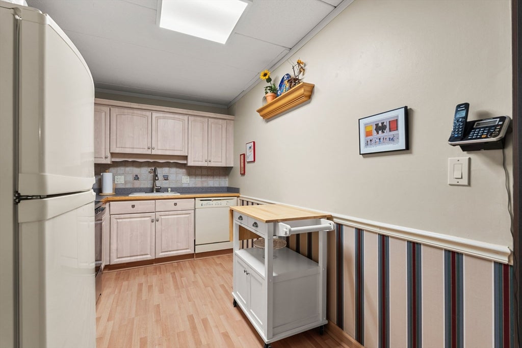 137 Franklin ST #203, Stoneham, MA, 137 Franklin ST #203, Stoneham, MA Photo #6