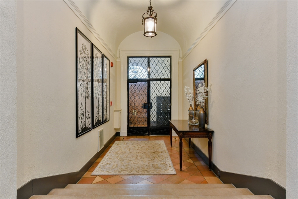 142 Chestnut Street 4-5