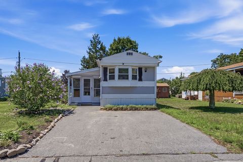 Photo of 124 Mayflower Avenue, Taunton, MA 02780 (MLS # 73555418)