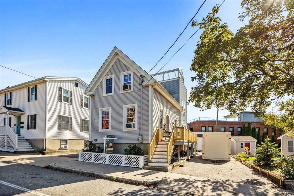 7 Lothrop St