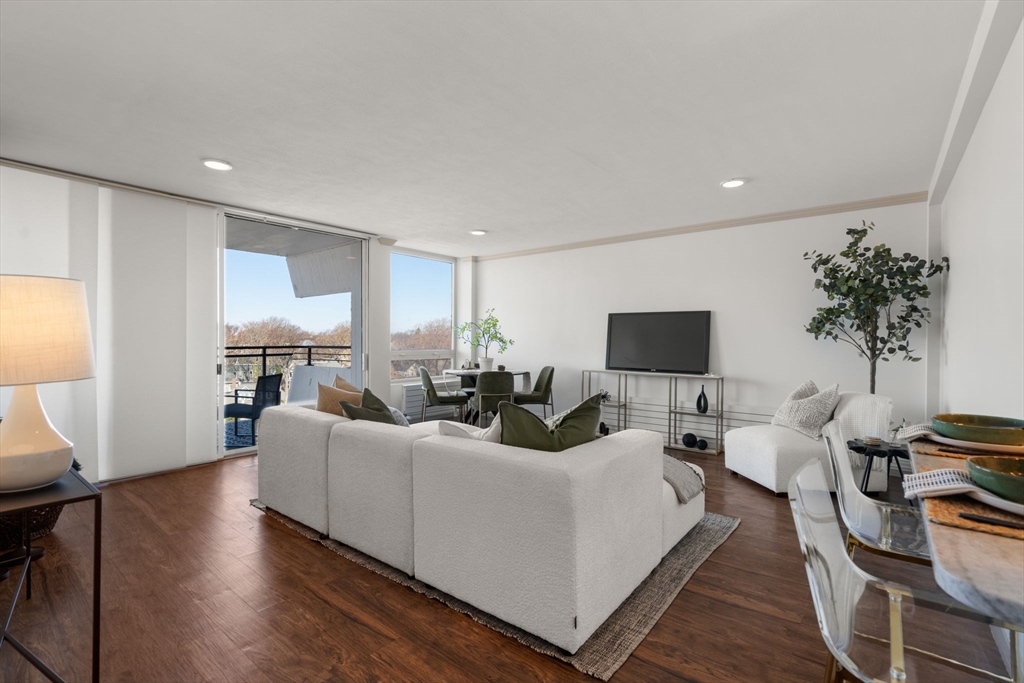 60 Babcock Street 64