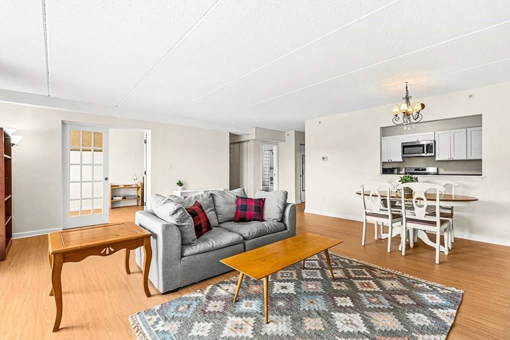 32 Whites Ave F6605