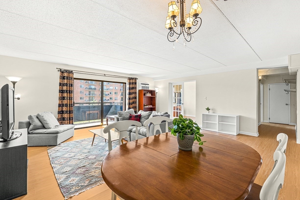 32 Whites Ave F6605
