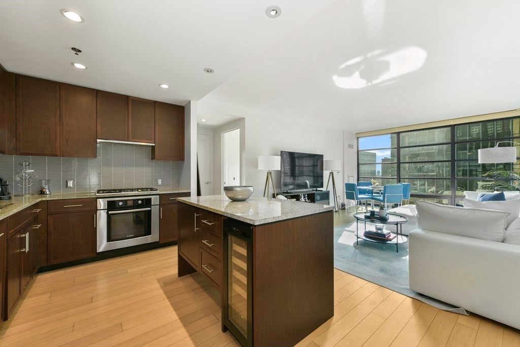 580 Washington St 11F