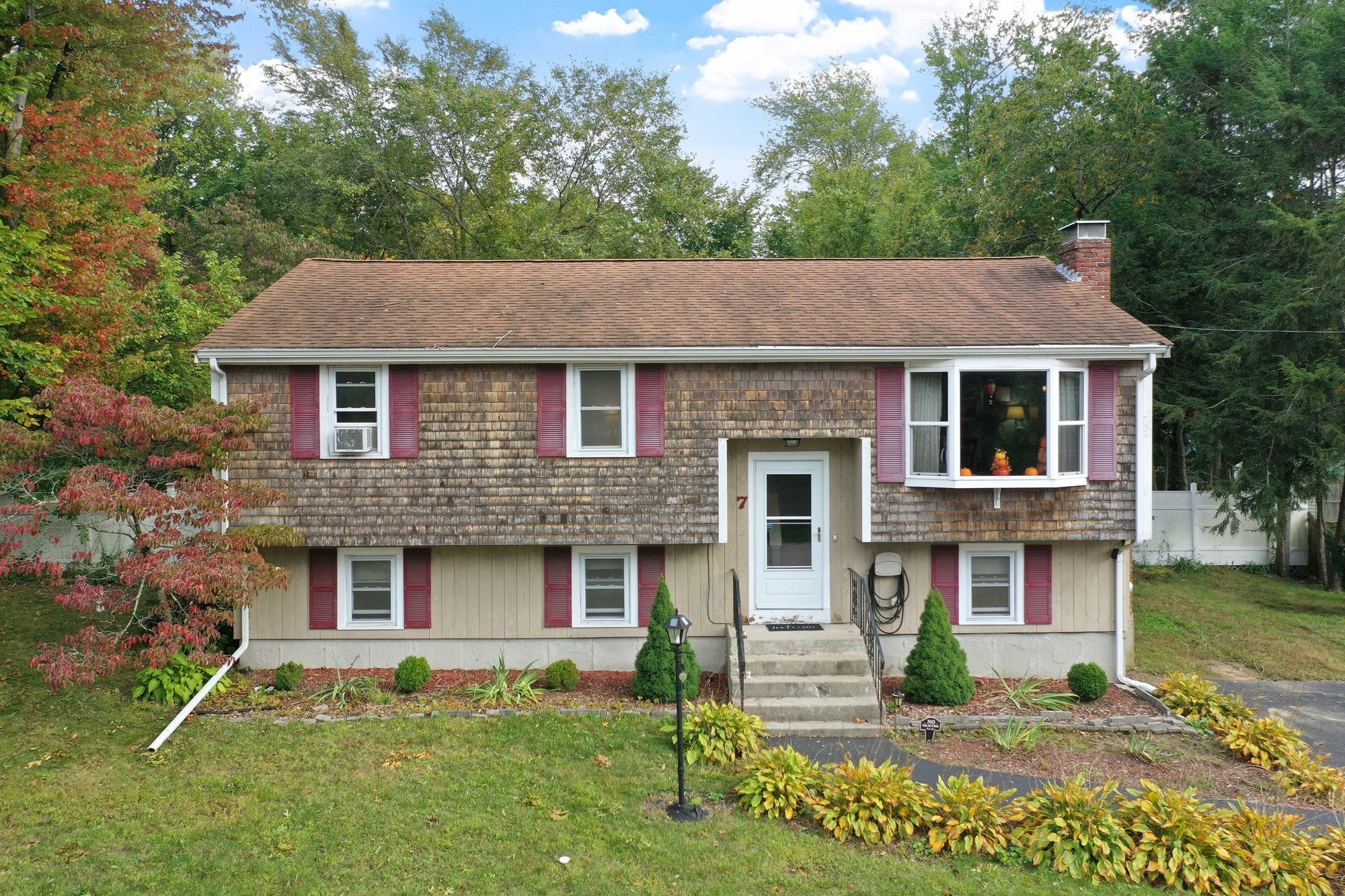 Photo of 7 N Lakeview Rd, Norton, MA