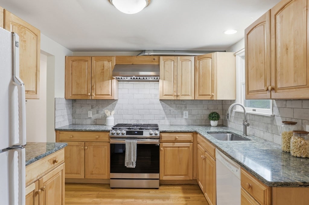 6 Hillcrest Rd