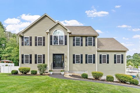15 Corrine Dr Dracut MA 01826