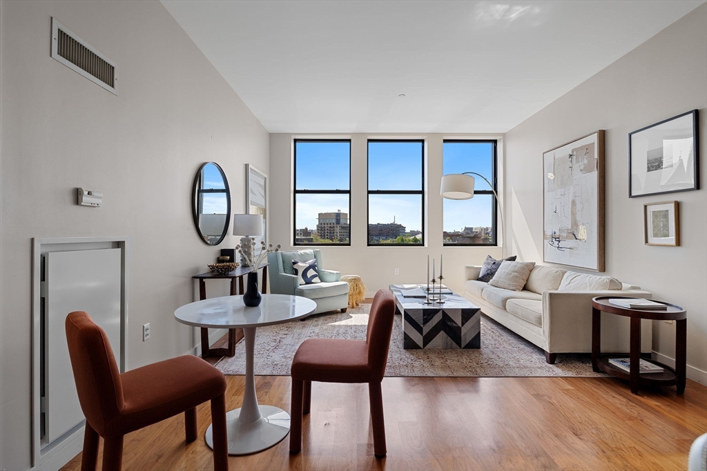285 Columbus Ave 606
