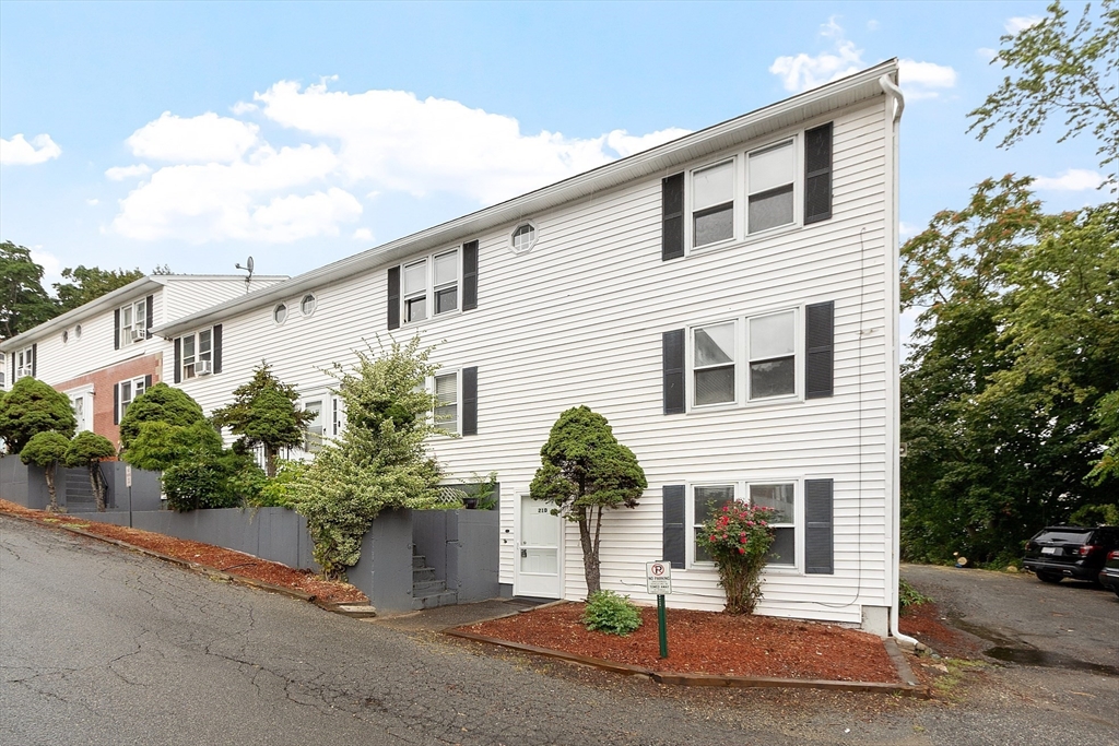 21 Crescent Street D