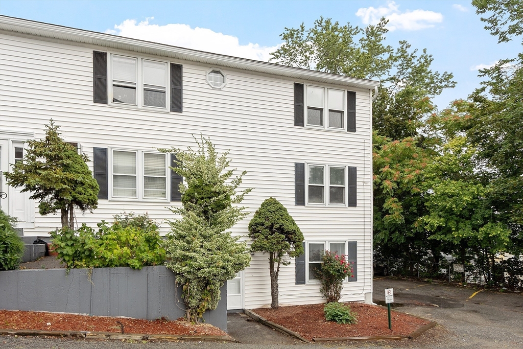 21 Crescent Street D