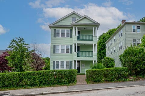 Photo of 29 Catharine St #B, Worcester, MA 01605 (MLS # 73530079)