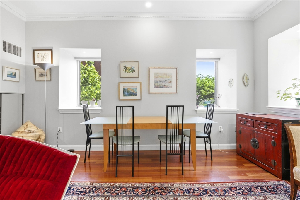 2 Clarendon St 301