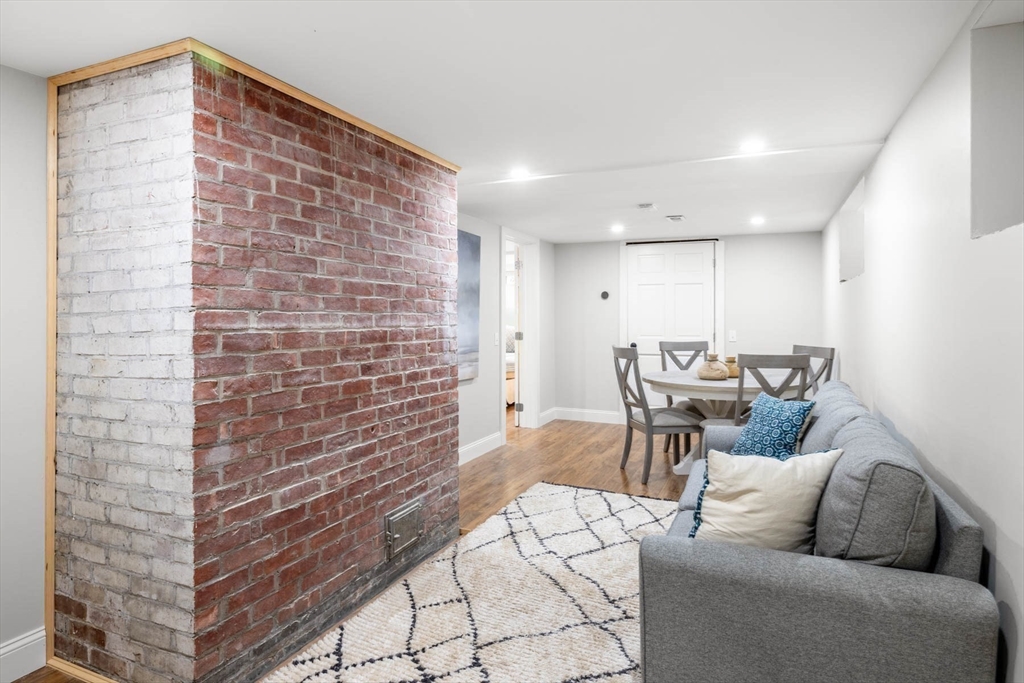 5 Pinetree Lane, Tisbury, MA Photo #14
